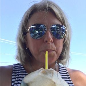 Meet your Posher, Laura